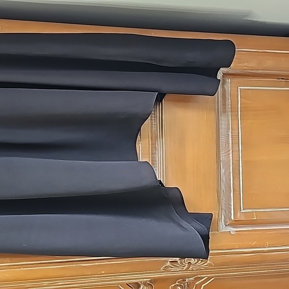 Cabi black skirt. Shark bite hem. Size medium.  Built‎ in slip. - Picture 3 of 8